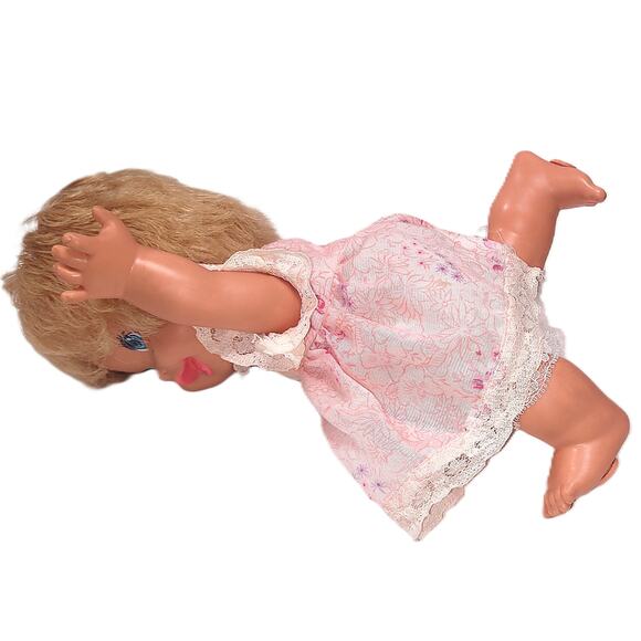 12" Vintage 1992 "Baby Walk ‘N Roll" Baby Doll Doll By Mattel No Stroller - Picture 8 of 13